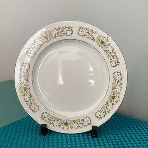 Sterling Fine China, Japan, Florentine White and Yellow Flowers 1 Dinner Plate
